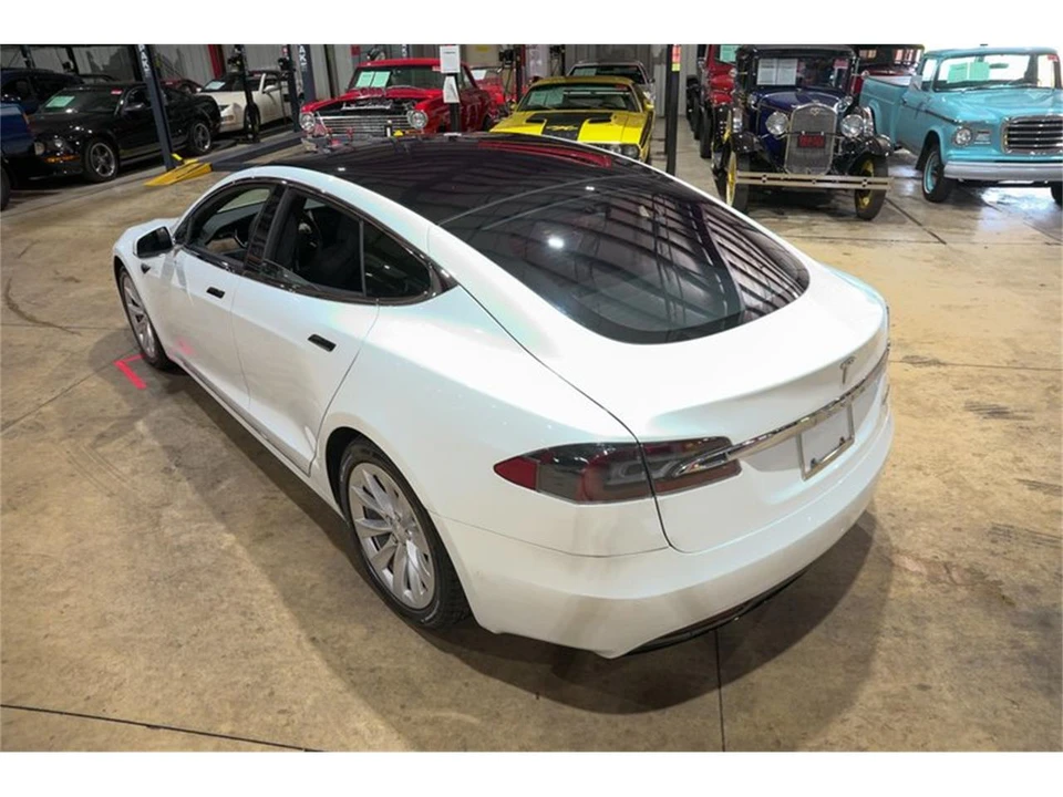 2019 Tesla Model S - Image 16 of 31