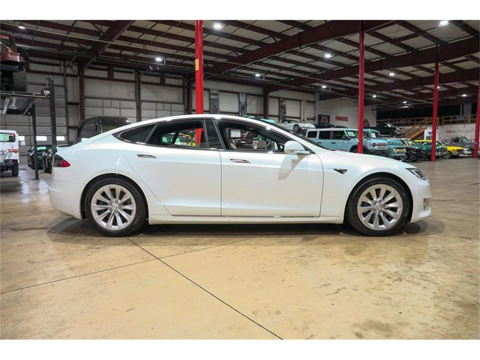 2019 Tesla Model S - Image 10 of 31