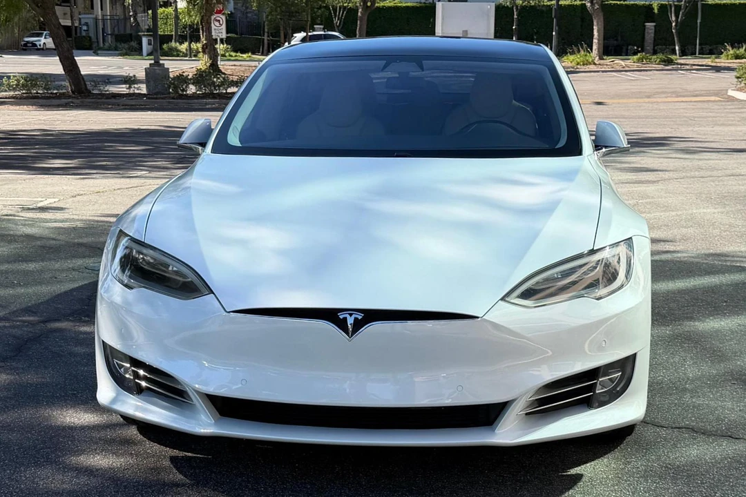 2019 Tesla Model S - Image 2 of 31