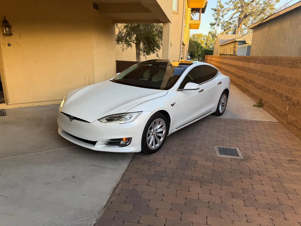2019 Tesla Model S - Image 8 of 31
