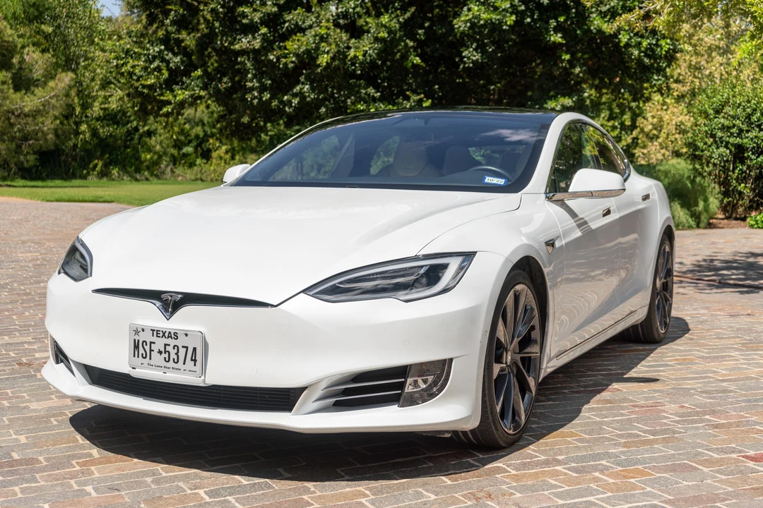 2019 Tesla Model S - Image 7 of 31