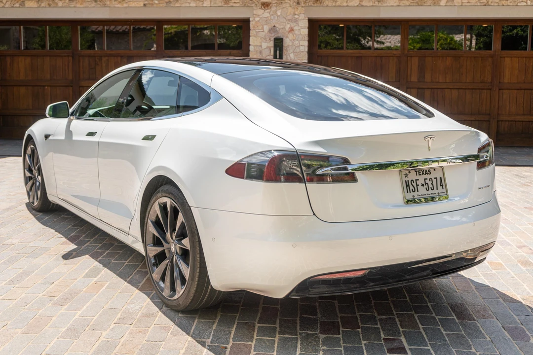 2019 Tesla Model S - Image 8 of 31