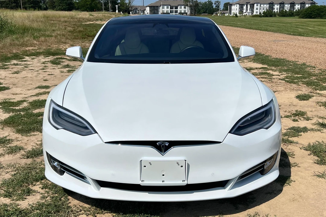 2019 Tesla Model S - Image 2 of 31