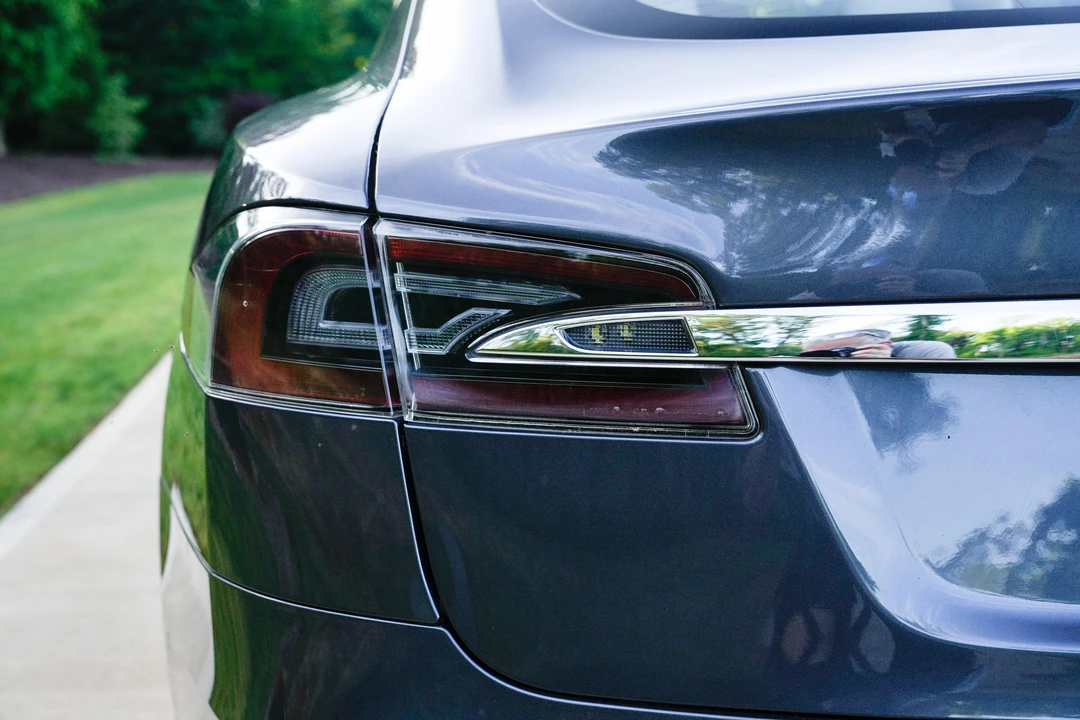 2019 Tesla Model S - Image 18 of 31