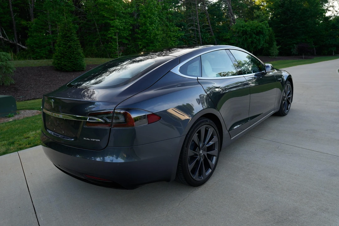 2019 Tesla Model S - Image 9 of 31