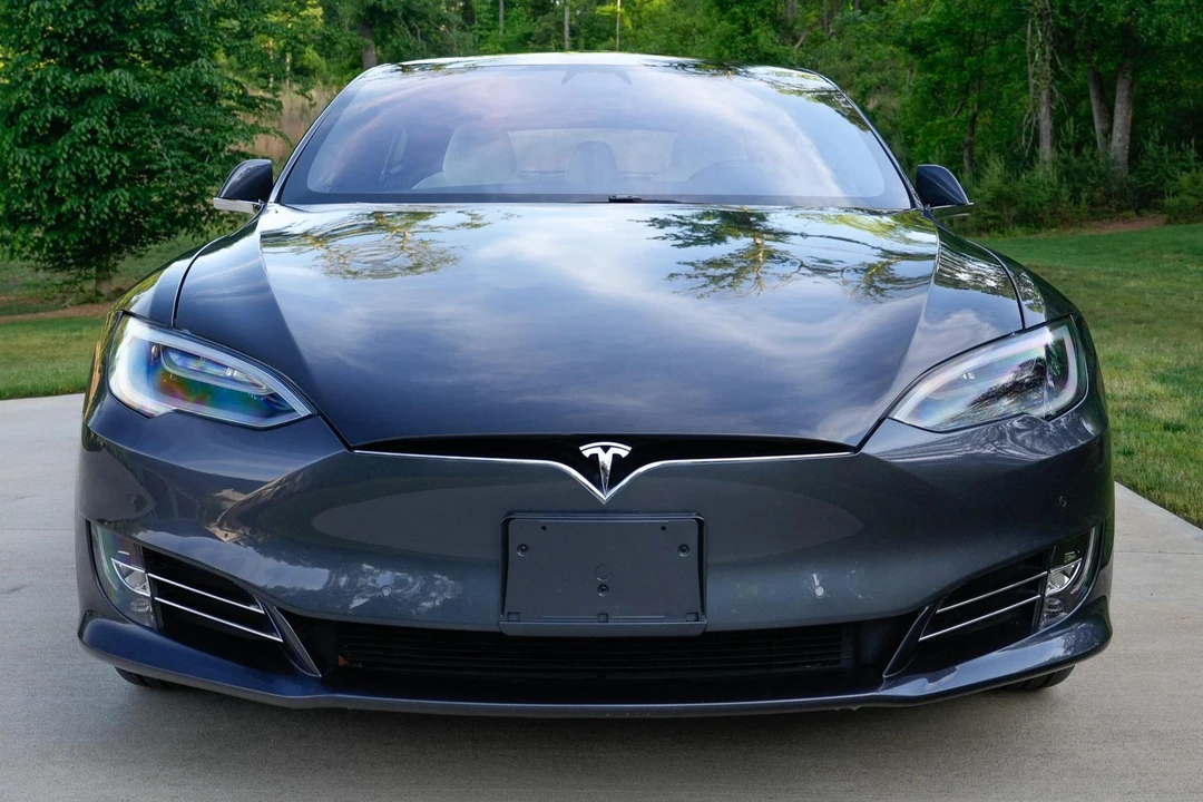 2019 Tesla Model S - Image 2 of 31