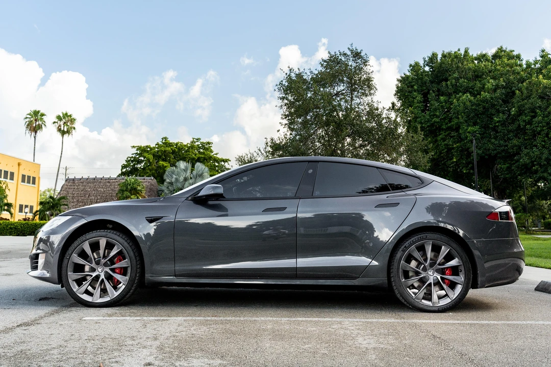 2019 Tesla Model S - Image 8 of 31