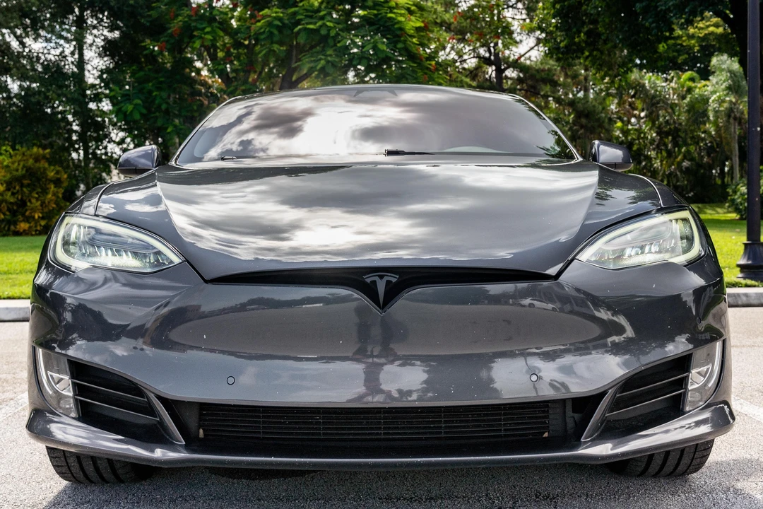 2019 Tesla Model S - Image 2 of 31