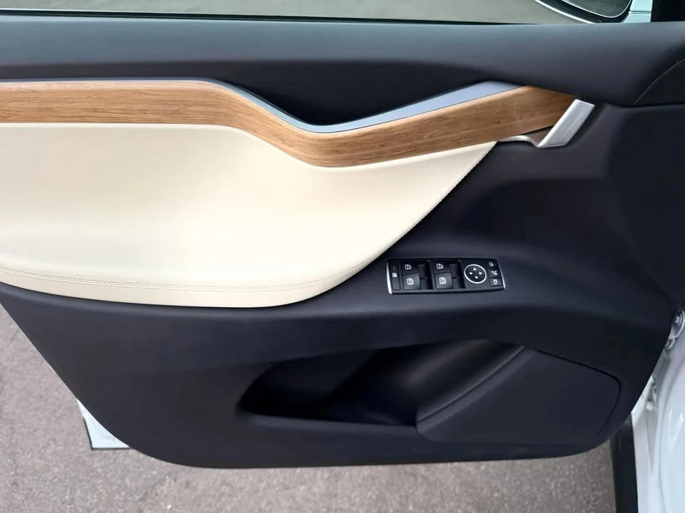 2019 Tesla Model X - Image 17 of 20