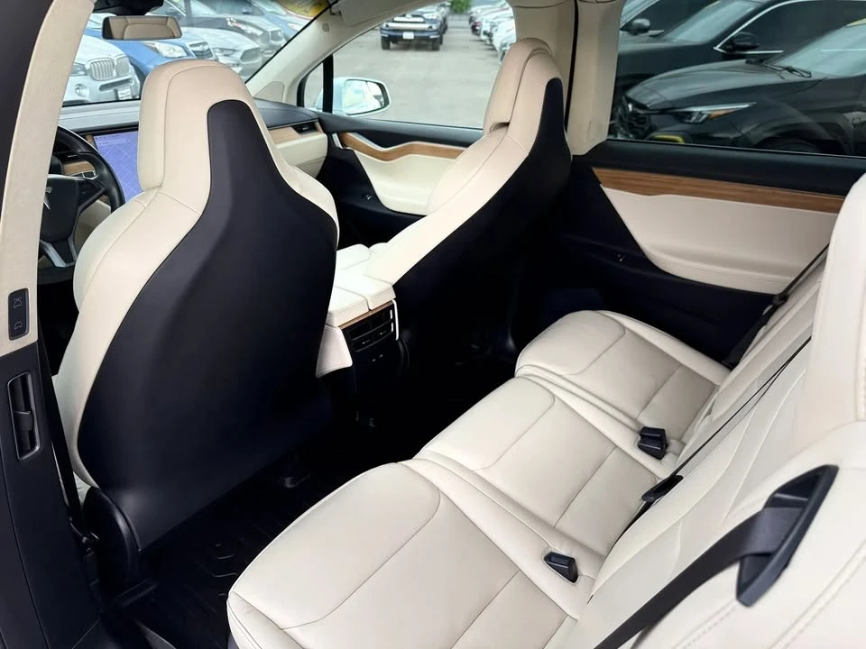 2019 Tesla Model X - Image 18 of 20