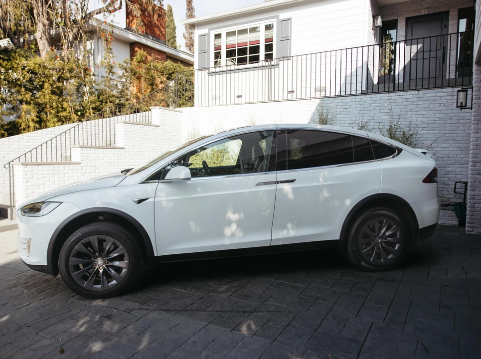 2019 Tesla Model X - Image 14 of 31