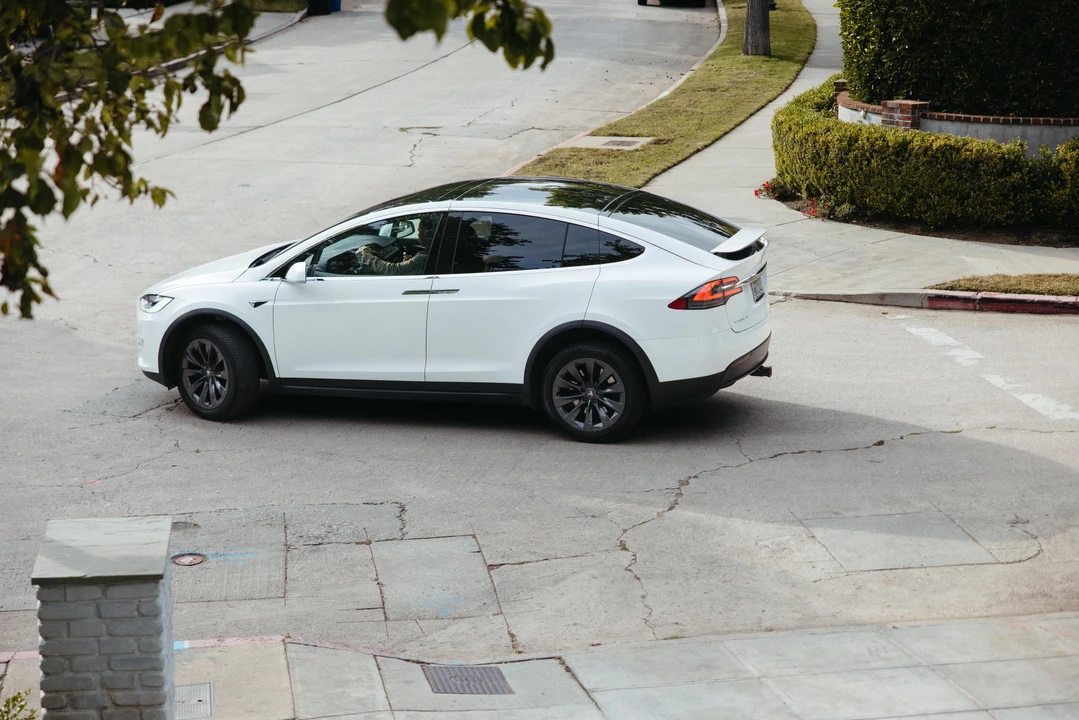 2019 Tesla Model X - Image 17 of 31