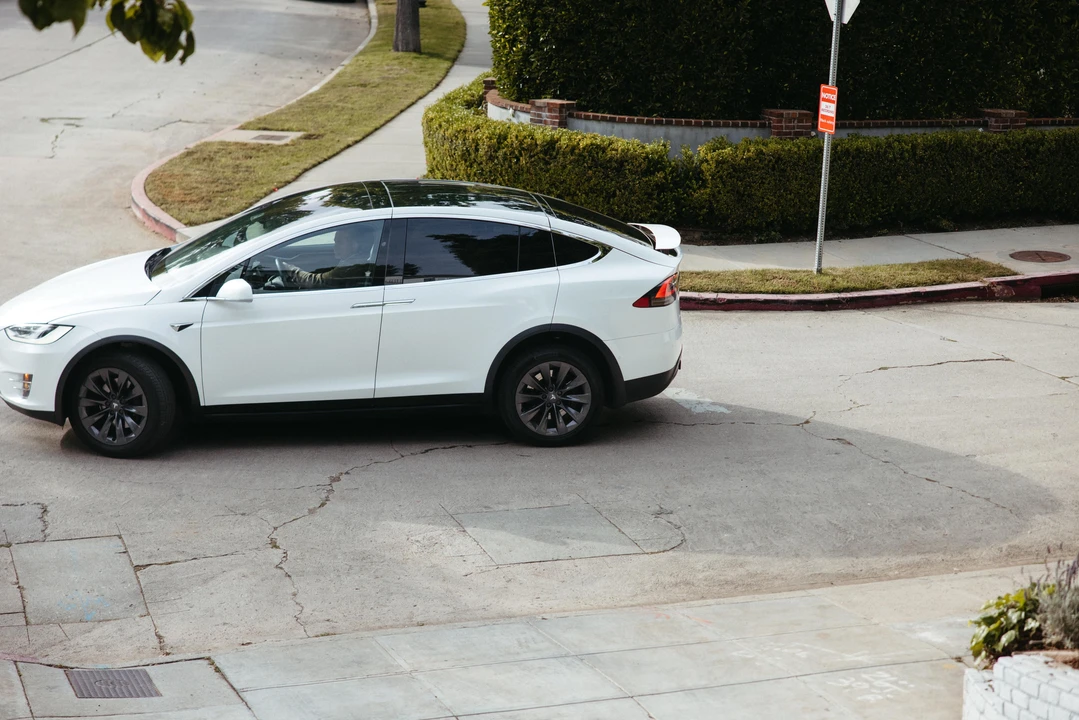 2019 Tesla Model X - Image 16 of 31