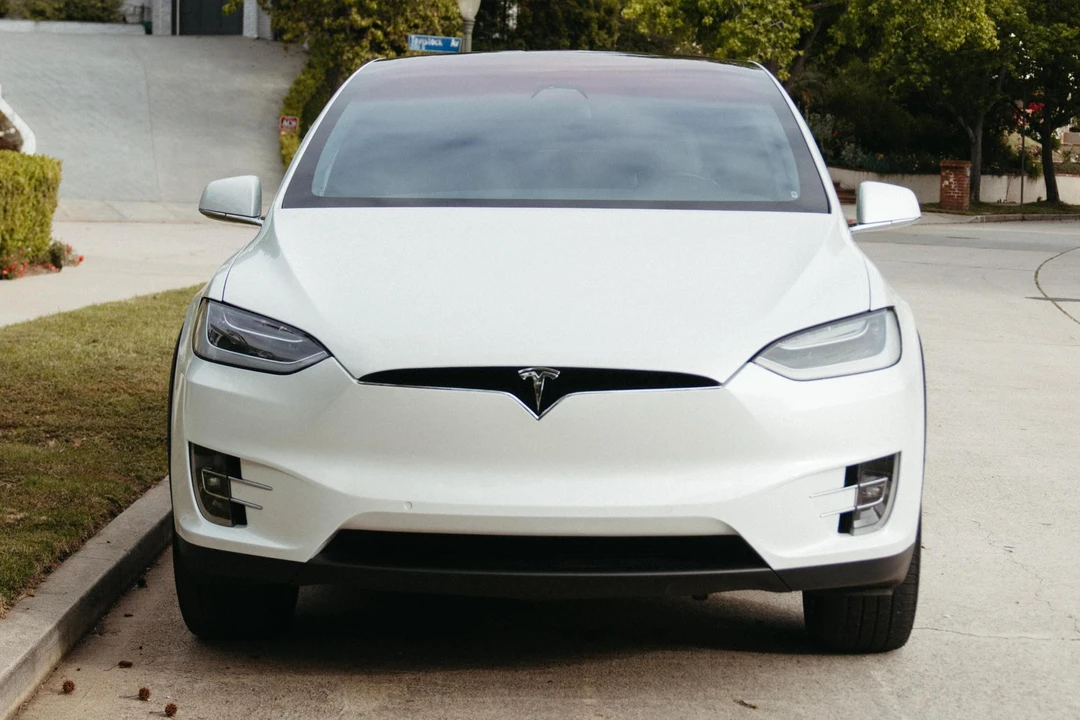 2019 Tesla Model X - Image 2 of 31
