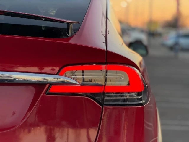 2019 Tesla Model X - Image 9 of 12