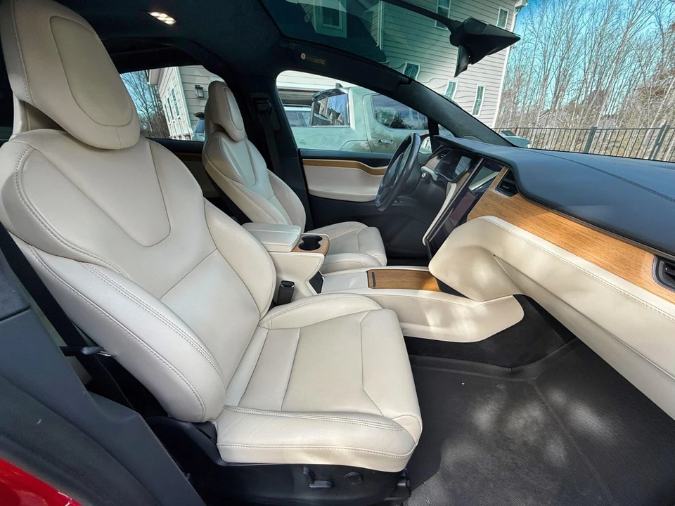 2019 Tesla Model X - Image 15 of 19