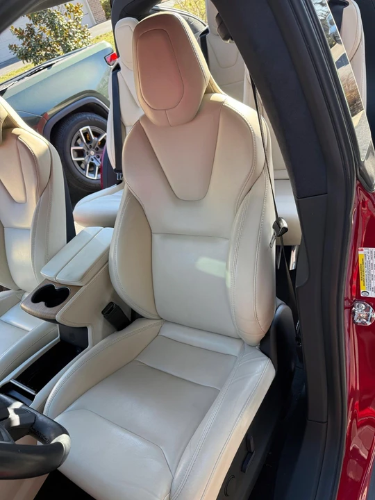 2019 Tesla Model X - Image 14 of 19