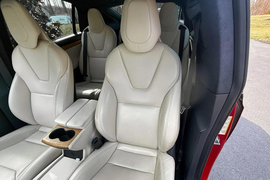 2019 Tesla Model X - Image 18 of 19