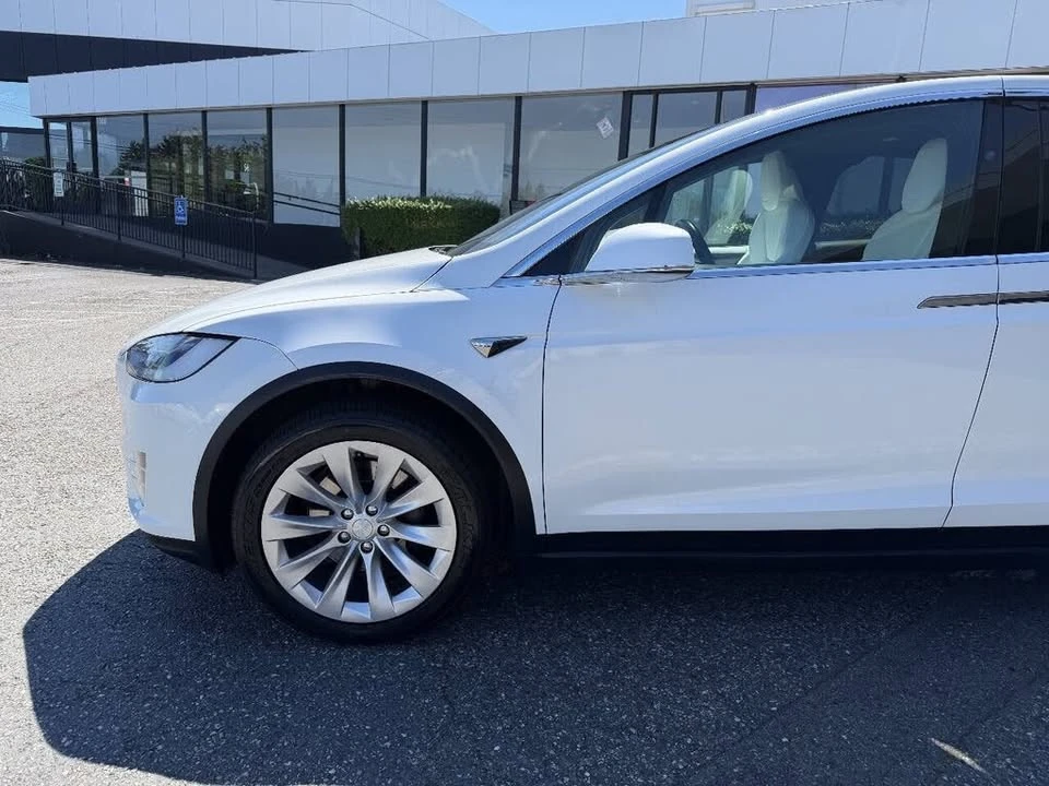 2019 Tesla Model X - Image 12 of 20