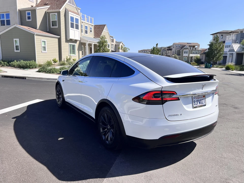 2019 Tesla Model X - Image 15 of 31