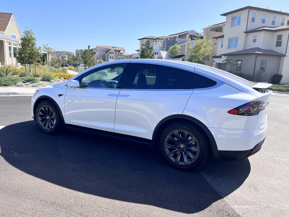 2019 Tesla Model X - Image 14 of 31