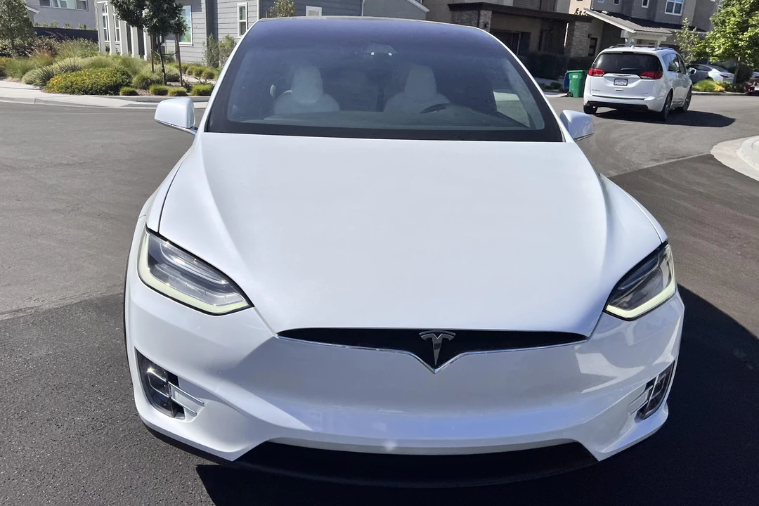 2019 Tesla Model X - Image 2 of 31