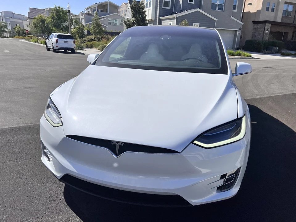 2019 Tesla Model X - Image 8 of 31