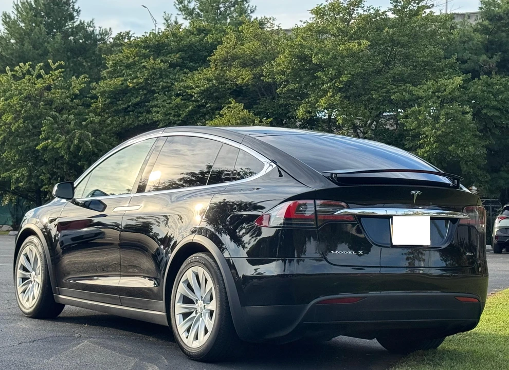 2019 Tesla Model X - Image 11 of 31