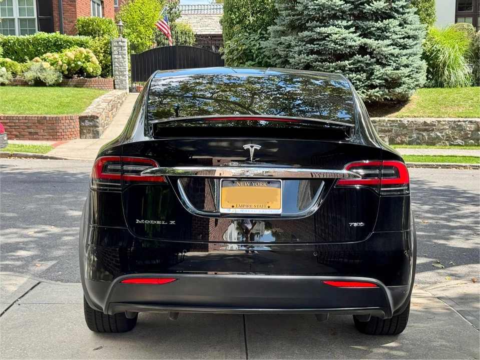 2019 Tesla Model X - Image 15 of 31