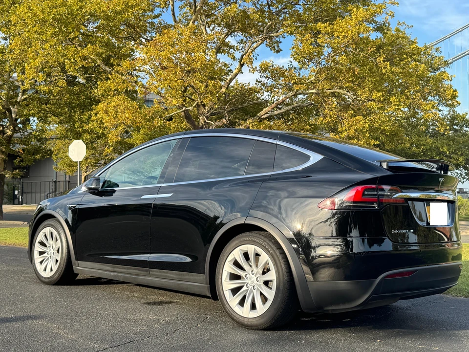 2019 Tesla Model X - Image 10 of 31