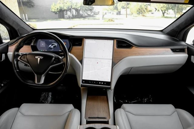 2019 Tesla Model X - Image 17 of 21