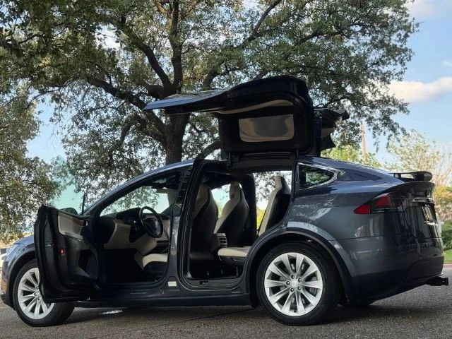 2019 Tesla Model X - Image 11 of 21