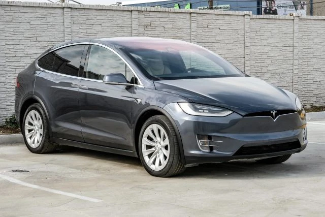 2019 Tesla Model X - Image 9 of 21