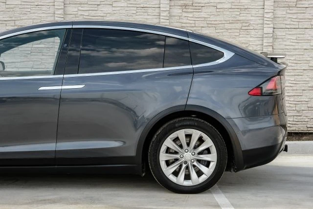 2019 Tesla Model X - Image 16 of 21