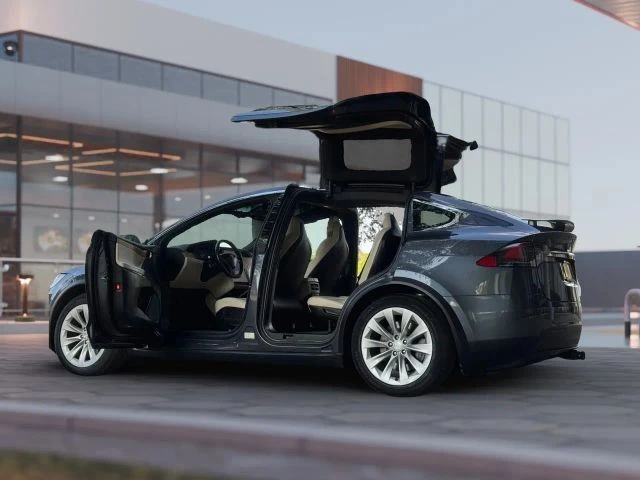 2019 Tesla Model X - Image 11 of 21
