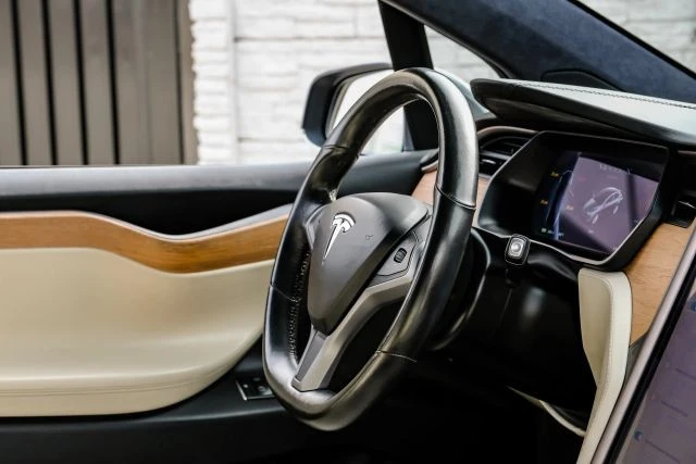 2019 Tesla Model X - Image 18 of 21
