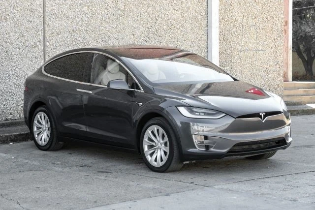 2019 Tesla Model X - Image 8 of 21