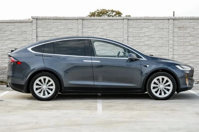 2019 Tesla Model X - Image 10 of 21