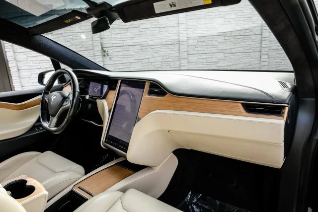 2019 Tesla Model X - Image 17 of 21