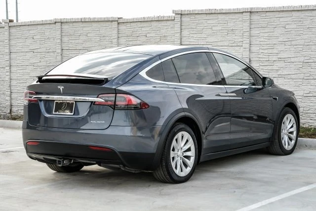 2019 Tesla Model X - Image 11 of 21