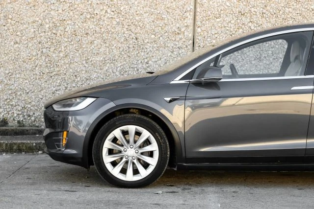2019 Tesla Model X - Image 14 of 21