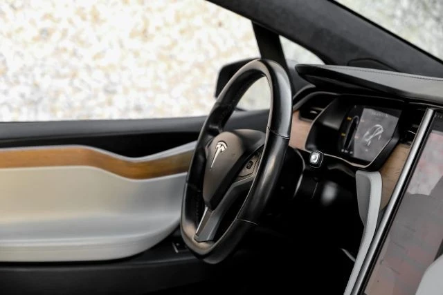 2019 Tesla Model X - Image 18 of 21