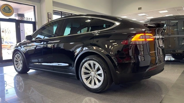 2019 Tesla Model X - Image 3 of 31
