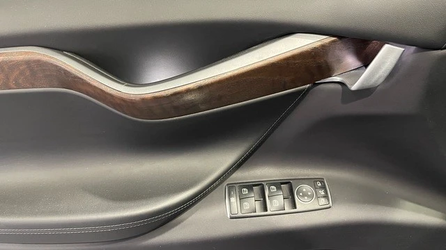 2019 Tesla Model X - Image 25 of 31