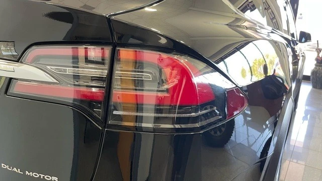 2019 Tesla Model X - Image 17 of 31