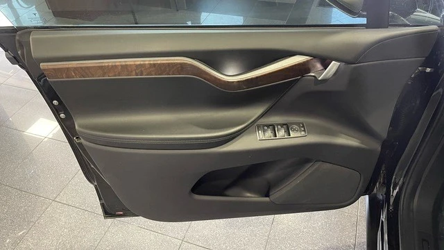 2019 Tesla Model X - Image 24 of 31