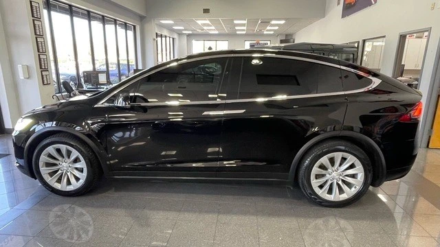2019 Tesla Model X - Image 2 of 31