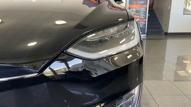 2019 Tesla Model X - Image 10 of 31