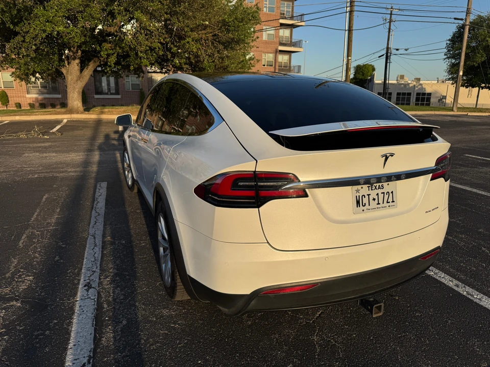 2019 Tesla Model X - Image 10 of 29