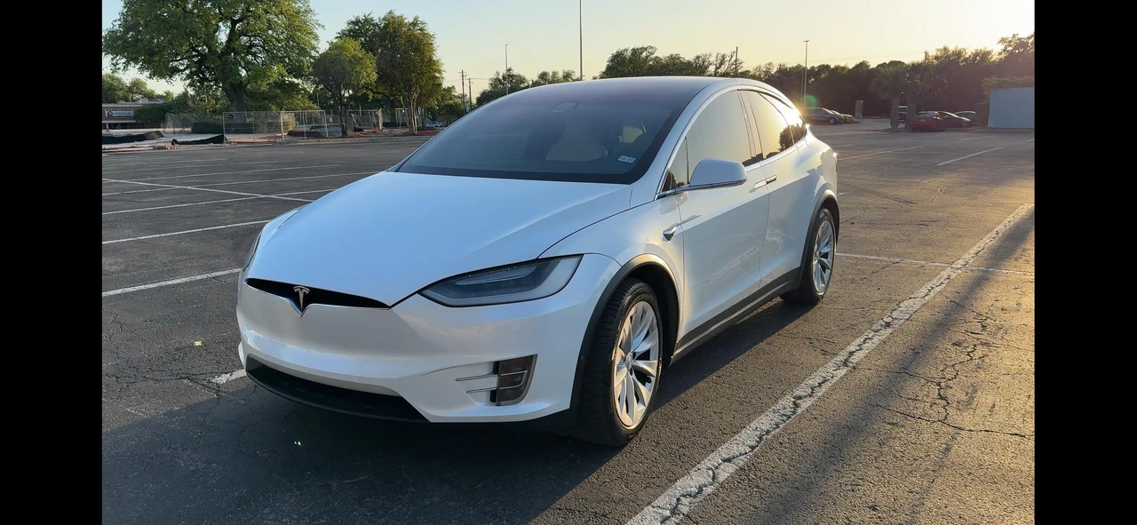 2019 Tesla Model X - Image 8 of 29